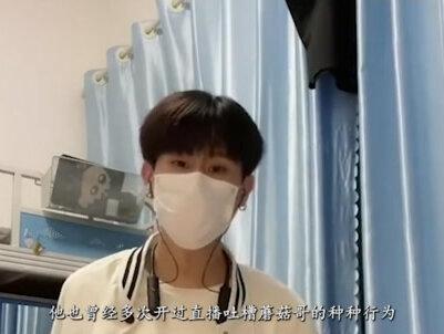 蘑菇哥:全网最邋遢的大学生,被子脏到长蘑菇,脚气直接毒翻舍友 #蘑菇哥 #邋遢 #大学生 #重口味