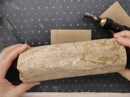 木雕雕刻视频 看小伙如何把一段黄杨木变身竹节一捆 足以乱真