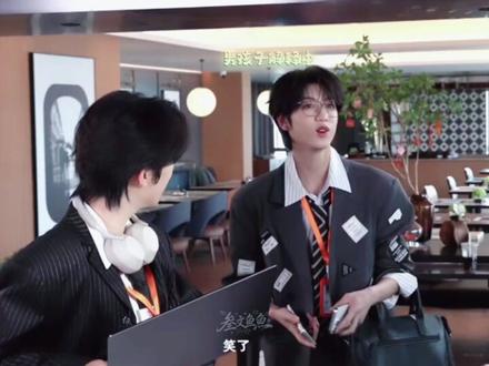 再冷漠的人看完发发now花絮都会笑出声来!小哥哥们你们公费恋爱很爽吧啊啊啊啊啊 这次终于不开蜜雪冰城也没给🐥留位置了🥹🥹#桂桂瑞瑞 #张桂源张函瑞 #发发now #tf家族