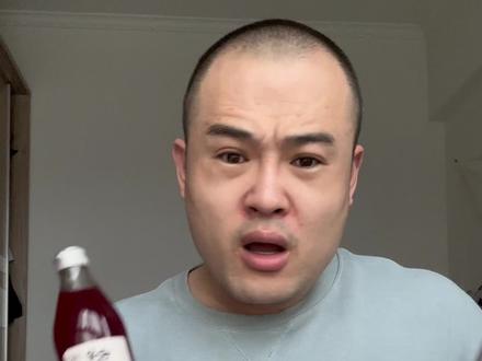 哥哥姐姐们我能喝这个嘛?很好喝啊我哭了实话#解油腻不怕辣来瓶望山楂 #有点上头 #这谁顶得住啊