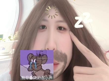 #护理找工作 #护士应届毕业生
哥哥姐姐们有什么好的建议吗?大专毕业的护理生还有什么出路呢?每天都很焦虑,家里人也催,可就是普普通通的家庭,也拿不起20/30w去找工作,诊所需要有工作一两年经验的,医院本科学历以上,甚至也需要工作几年以上的经验,劳务派遣,实习八个月后已经不想从事这个行业了,太卷了,压力也很大,可是又在想努力了几年考完了护士证,不干这个还能干什么.....