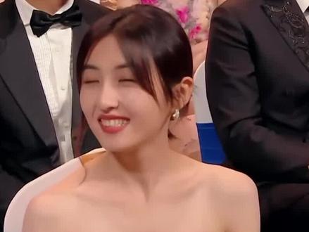 华表奖张子枫首拿影后!沈腾为何不愿念名字?你看谢霆锋说了啥 #华表奖 #沈腾 #谢霆锋 #张子枫 #娱乐