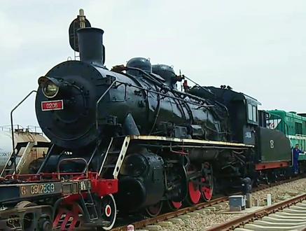 1970年出厂的上游型蒸汽机车1979年出厂的东方红5型内燃机车2018年出厂的GK1c型内燃机车#常安之