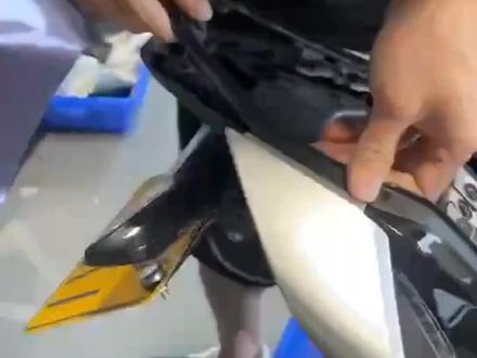 适用春风675SR改装后驼峰 一体式竞技驼峰赛道版尾翼无损安装配件