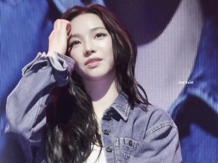 哥酱怀里视角solo三连
#柳智敏 #生日会