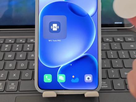 oppo手机nfc一碰换壁纸教程来啦(其他有nfc的手机也可以这样操作)#手机的隐藏功能 #coloros #nfc #数码 #coloros16