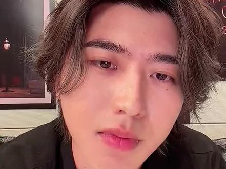 解压神器!坤坤鸡打篮球太上头了 “我是蔡徐坤我同意”这就是我们宗主的度量!(视频转载非原创,前期音乐乃剪辑图一乐,只有后面坤坤说的话是直播真的说的哦)#蔡徐坤#ikun #ikun真爱粉 我宗门大佬何在?#小黑子 #ikun真爱粉 #蔡徐坤 #蔡徐坤演唱会 #蔡徐坤新歌