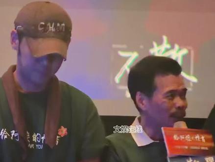 网红麦乐瑟和爸爸哇乐基支持家乡电影《给阿嬷的情书》。麦乐瑟说自己是电影里的彩蛋,看不到自己的戏份所以哭了。#麦乐瑟 #麦乐瑟的爸爸 #潮汕电影 #给阿嬷的情书