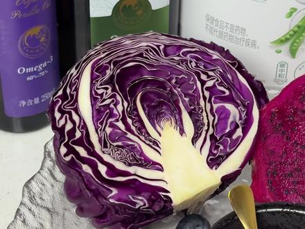 紫甘蓝白白饮|白到发光✨
跟着明星吃总归不会错,打卡冰冰姐同款紫甘蓝白白饮当早餐
素颜也能提亮一个度,熬夜脸&黄皮姐妹救星来啦❗️
秋冬还不养白🧖🏻♀️,春夏就要流泪😭
赶快打卡这杯👄吃进去的化妆品吧
#抗炎 #抗炎饮食 #越喝越漂亮 #抗氧化 #美白