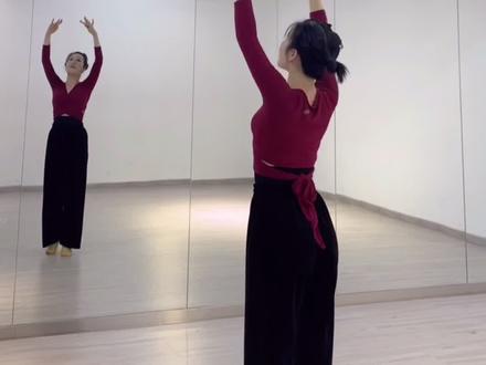 有手有脚就能学会的舞,#声声慢舞蹈 快学习起来呀,非常适合零基础,还想学什么可评论哦#古典舞 #零基础