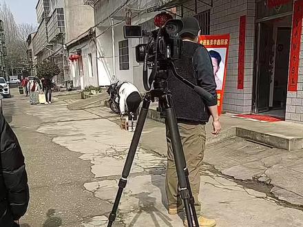 央视在李林李鑫家拍摄纪录片的现场