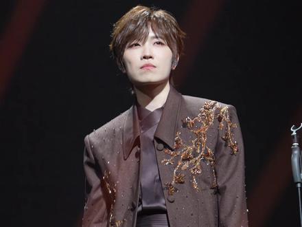 徐良演唱会《歌手》完整版,就像歌词中写的那样,徐良的音乐,从没有停歇,不管台前还是幕后这么多年一直陪伴着我们。#徐良演唱会爷青回 #神级现场 #徐良深圳演唱会 #徐良 #音乐现场