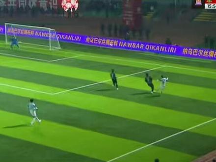 和田夺冠!2025年新疆“阿图什杯”足球邀请赛和田队以2:1战胜博州队#阿图什杯全疆足球邀请赛 #足球的魅力 #新疆 #新疆足球