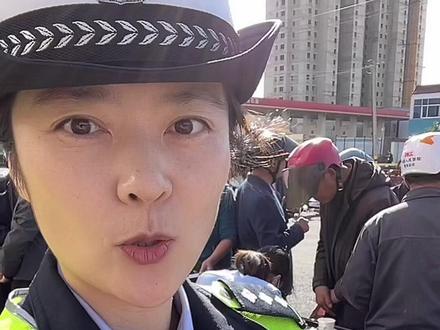 给电动车上牌的小伙伴看过来,带上相关证件到以下地点免费办理,节日期间不休息#我在岗位上 #暖心正能量 @抖音小助手