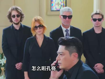 1:霍建华、田雨新剧<<轻年>>:从小到大的四个好兄弟因为一次意外分道扬镳 而
四兄弟也是走上不同的道路#电视剧轻年 #轻年里的胡同人生烟火味 #霍建华 #田雨 #剧情