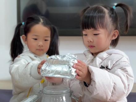 #科学小实验 模拟云朵中的小水滴,变成雨下到地面的的过程,让我们一起来探索水的旅程吧!#蒙氏教育 #育儿知识 #桂平市圣贤教育集团#高端幼儿园