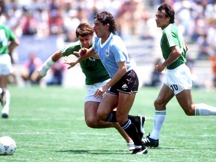 1986年世界杯西德VS乌拉圭,马加特搭档马特乌斯,大战乌拉圭王子 #世界杯 #德国队 #乌拉圭 #马特乌斯