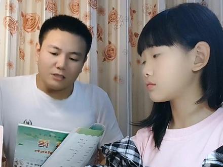 给闺女报听写英语,不仅被她嫌弃了,还暴露了我的家庭地位,我太难了。#爸爸带娃 #辅导作业被逼疯的家长 #内容过于真实 #搞笑父女 #爱德华护眼灯 @DOU+小助手