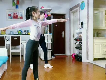 #健身 #母女 饭后操🥰每天坚持做十次🤪健身又瘦身哦🤪#居家运动