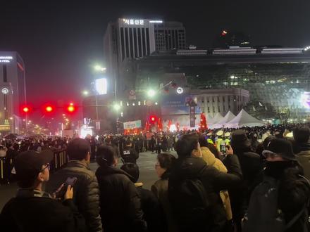 光化门疑似有一亿人,这甚至只是最外围的大屏
#bts #防弹少年团回归