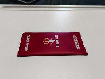 主要搓背面,前面材质都一样,闪卡背面是很滑的!“手搓闪卡,很简单的!”#鹿晗 #鲜啤福鹿家