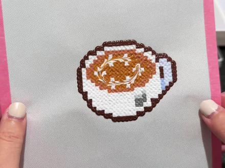 拼豆做了一杯咖啡!还能拉花!#拼豆 #手工 #拼豆教程 #拼豆日常 #拼豆图纸