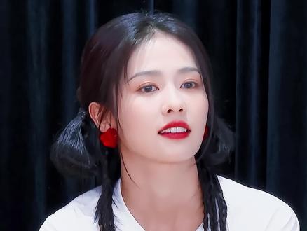 白鹿跑男同款发型!!简单易学!秒GET√
#白鹿my #y2k风格 #编发简单易学
@企业号小助手 @DOU+小助手