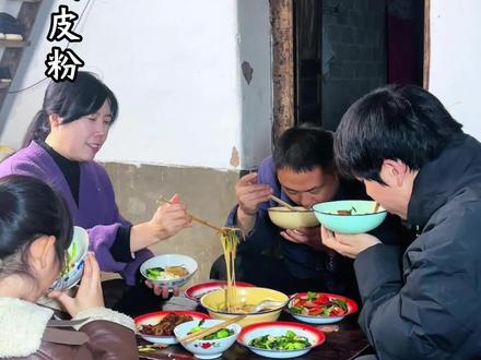 兄弟姐妹们大家还记得小时候座席上的第一道菜吗,鸡皮粉,清香浓郁,快过年了给大家分享一下,也是过年餐桌上的一道大菜#农村风俗传统 #农村美味 #农村特色美食 #年味#新农人计划2026