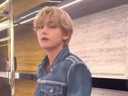 #防弹少年团 #金泰亨 到底有多带货?时尚品牌资源有多强?正式退伍后又会给我们带来什么新惊喜?快来看看吧~#金泰亨世首帅 #时尚