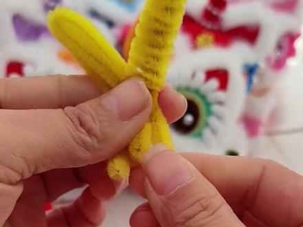 你们催的新年款发箍教程来啦#扭扭棒 #手工diy #发箍 #喜庆 #新年礼物