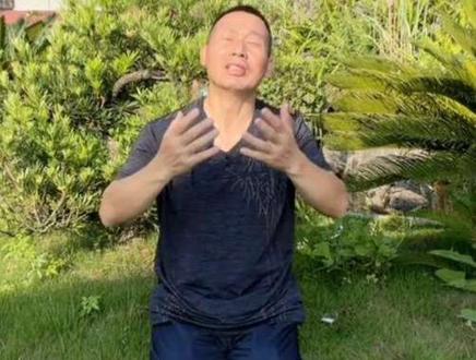 离别天堂两茫茫,日夜思念我的娘。此生在无娘亲伴,余生只有泪两行。妈妈我想你了。#想念 #想念天堂的妈妈#想念天堂的妈妈