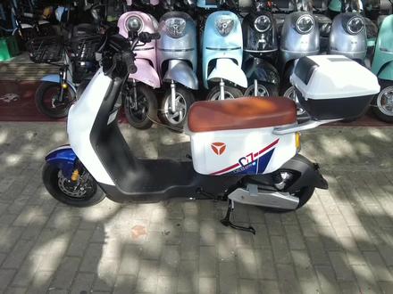 雅迪冠能Li DE8,搭载 TTFAR 8级増程系统,汽车级质保,跑的更远