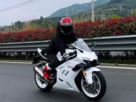 他终于来了
#张雪机车#张雪820rr #张雪机车天府店