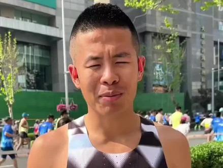 #大正爱跑步 #无锡马拉松
恭喜大正在无锡马拉松再次pb跑进215