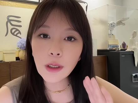 有钱≠命好!重新定义“好命”标准✨ 最近总在想,社会说的“成功”和自己真实的感受,好像总不在一条线上。手里攥着满把💰的人,说不定心里苦得很;那些被说“没出息”的,反而过得松弛又舒服。
现在不是九紫离🔥的大背景,是不是该试着换种活法?不被别人的标准框住,按自己的心意来?
#分享 #好运小刘 #富女联盟