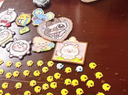 #纯手工 #拼豆 #手工制作 女儿一天的战利品,养了一群小鸡😂😄