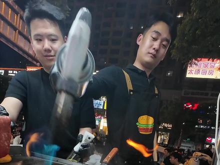 太原!新庄北街夜市!来过的举个手😸
原来还有这地方呢。好吃的也太多了吧
#太原 #市集摆摊 #美食分享