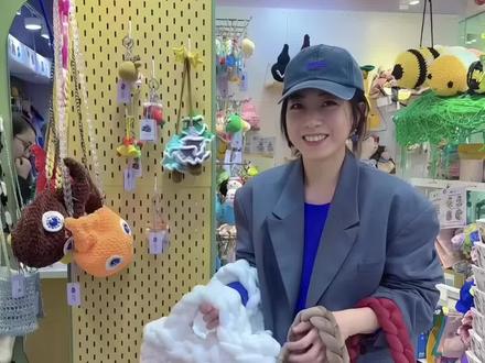 #娱乐 甘比亲手织了一整棵圣诞树