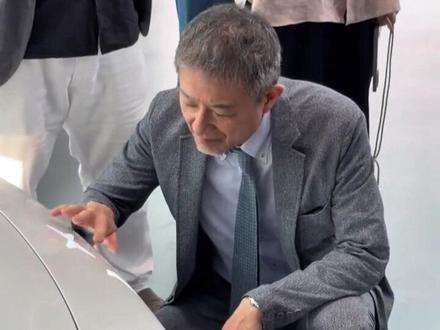 是苦笑还是嘲笑?你自己去揣摩。#GTR之父田村宏志体验小鹏P7很震惊 #GTR之父点赞小鹏P7赛道潜力很大 #小鹏汽车 #小鹏集团