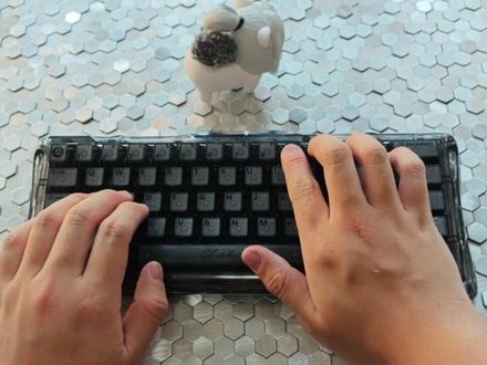 重力星球V60拆解测评 〔Roll〕难道是双子星方案换个塑料壳便宜600?
#重力星球V60#磁轴键盘#无畏契约#游戏外设#三角洲行动
#磁轴键盘