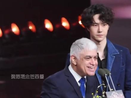 要不是王一博及时救场,这脸得丢到哪里去#王一博 #微博之夜 #高情商 #救场#王一博微博之夜