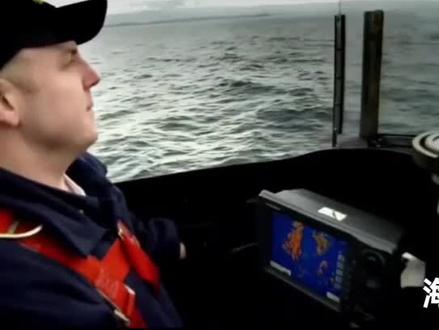 如果海水跃层是上层密度大,下层密度小的状态,形成负密度梯度跃变层,海水浮力由上至下急剧减小,被称为“海中断崖”。