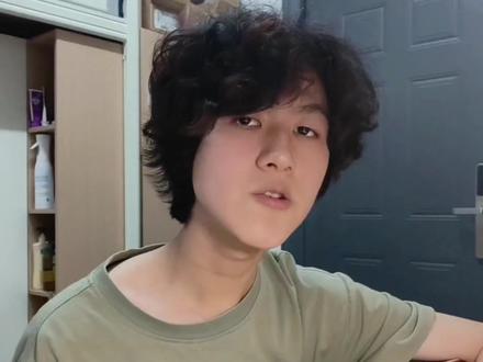 抽象TV:文科生含泪深情哽咽弹唱《念张师》纪念张雪峰,最能串的一集
#张雪峰 #吉他弹唱 #抽象 #宿舍吉他 #整活