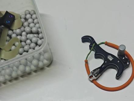 弹弓撒放器D环皮兜绑法教程,竖绑法#弹弓 #D环