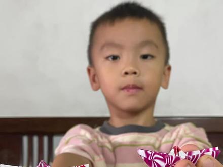 卢哥教大家用扑克牌折小船。