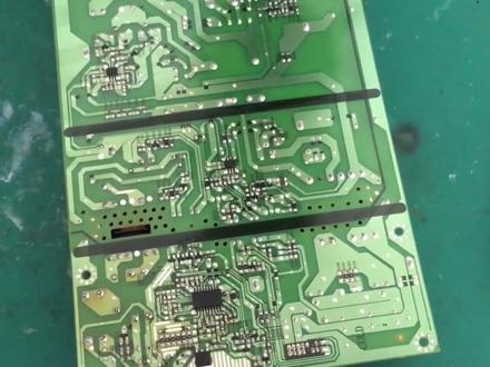 长虹55寸液晶电视(型号UD55D6000i)开机闪烁故障分析检修