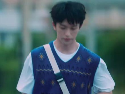 在绿灯来之前抓住红灯停留的这一刻#黄子弘凡 #黄子弘凡新ep #黄子弘凡新歌 #解读 #晚一点绿灯