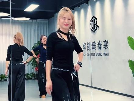 ##上热门话题🔥🔥🔥宝子们原创寒春老师和海燕老师的背面0.8倍速来了,赶紧学起来全网唯一一个曳步舞与爵士舞相融的舞蹈#律动加广爵味道十足#喜欢的收藏学习