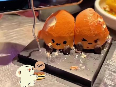 给小火人拍照喂食 #多闪 #多闪app #火人拍照吃同款
