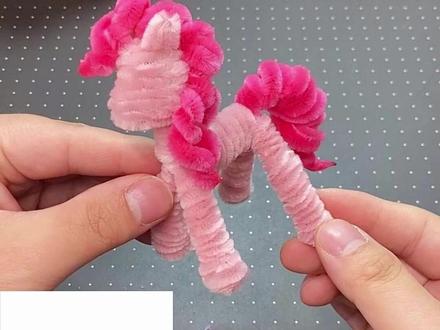 小马宝莉-碧琪(粉丝投稿)扭扭棒教程来啦~做法嘎嘎简单, 一学就废~#小马宝莉 #宝藏生活家企划 #手工大神请支招 #让年味住进家 #我家的年味显眼包 @是小五吖~ @清风官方旗舰店 #跳个清风好运舞